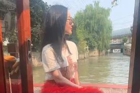 28岁美女博士李琳，年薪90万，安家费220万，谁还敢说读书无用？图片