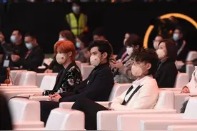 微博之夜：肖战杨紫再同框，黄子韬王一博比赛车，85花土味合影图片