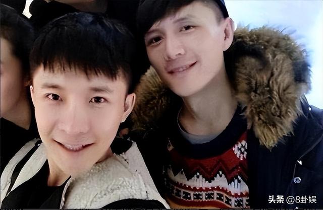 边侧：央视最帅主持，与母亲通话后却从8楼一跃而下，年仅32岁！