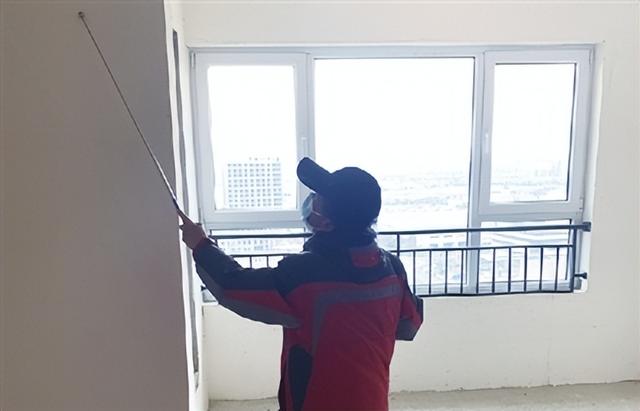 公益验房：招商雍华府全面体检问题不少 墙面地面裂缝多