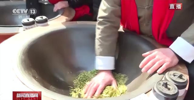 春节各地怎么过?共赏丰富多彩年俗活动→