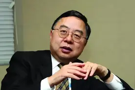 香港富豪陈启宗，扭头向美国捐款200个亿，直言中国人身份是耻辱图片