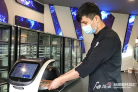 科技“涮”进火锅 探访乌市首家智慧火锅餐厅图片