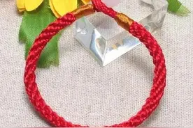 男生，女生戴红绳的寓意图片