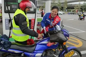 家有摩托车的可以笑了！4月1日起，摩托车加油迎来新规，不再推车图片