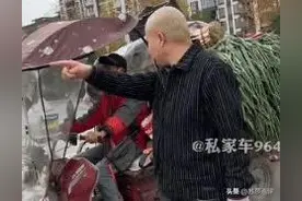 残疾小哥卖葱，光头男子全买下，不仅多算钱还送羽绒服，是摆拍吗图片