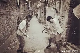 我们八零后不需要同情，不相信眼泪，更别来嘲讽，当心揍你丫的图片