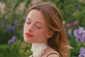 大胸有肉的微胖身材，看“浪姐”们如何穿的清爽不俗气图片