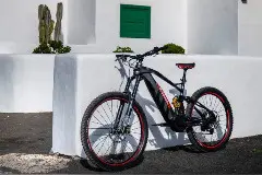 奥迪推出e-MTB电动山地自行车：最长续航95英里，起售价8499英镑图片