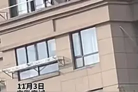 孩子高层窗外“飞檐走壁”，邻居“怒斥”解危险图片