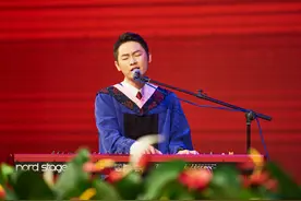 神隐5年一夜爆红，尬聊第一人与王源擦出火花，梁博经历了什么？图片