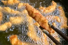 炸过肉的油，无论多腥多脏，教你一招，腥油秒变新油，清亮又香浓图片