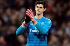 世界杯历届金手套奖，2002年卡恩，2006年布冯，2014年诺伊尔图片