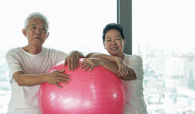老年人能过“夫妻生活”吗?也不是不行,注意好4点,好处不少