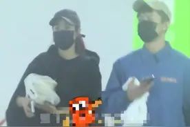 德云社张九龄曝恋情！与高挑美女逛街显亲密，女方猛抽烟表情享受图片