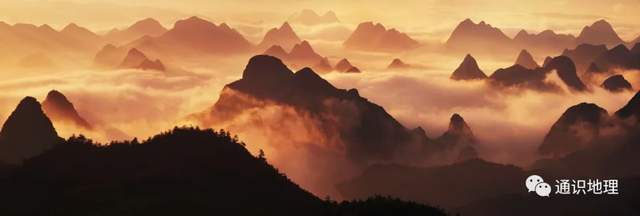 一朵云推动另一朵云，一个灵魂唤醒另一个灵魂？