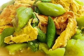 教你丝瓜炒鸡蛋的家常简单做法，滑嫩可口，好吃又下饭图片