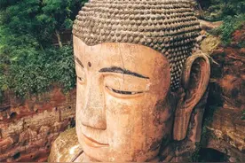 乐山大佛胸口惊现密室，意外挖出神秘碑文，专家：被骗了1200年图片