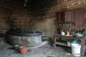 农村为啥越来越荒废，人越来越少？你多久没回农村老家了？图片