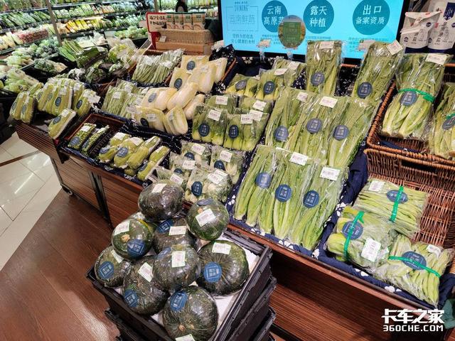 260马力6米8载货车，配同级最宽驾驶室，解放JK6中卡合规拉10吨