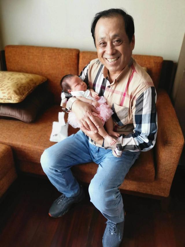 孙子与外孙同时出世，我选择了帮忙带外孙，从此没人叫我奶奶