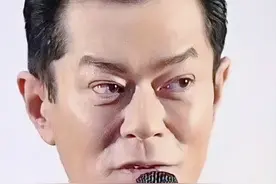 52岁古天乐这一瞄，将动脸男星的“不体面”，展现得一览无遗图片
