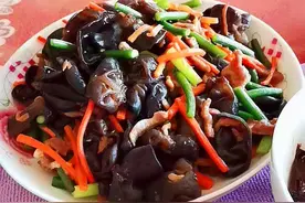 炒木耳为啥会爆？木耳要焯水吗？教你正确做法，不炸锅更香嫩好吃图片