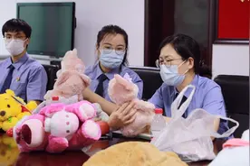 直播间“玲娜贝儿”两折秒杀？网红主播带货时被抓图片