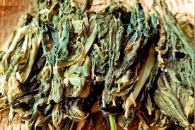 花菜别只吃茎，其实叶子才是宝，多囤些一晒一蒸，营养好吃不上火图片