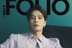 王嘉尔新杂志露腹肌太绝了图片