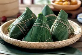 煮粽子，用开水还是凉水？这才是正确做法，粽香扑鼻，抱团不散图片