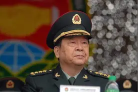 2003年21个集团军缩编为18个，被裁掉了3个集团军末任军长哪去了图片