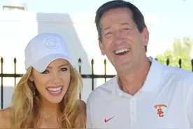 “岳父”离开火箭，球迷心痛不已！霍纳塞克之女到底多好看图片