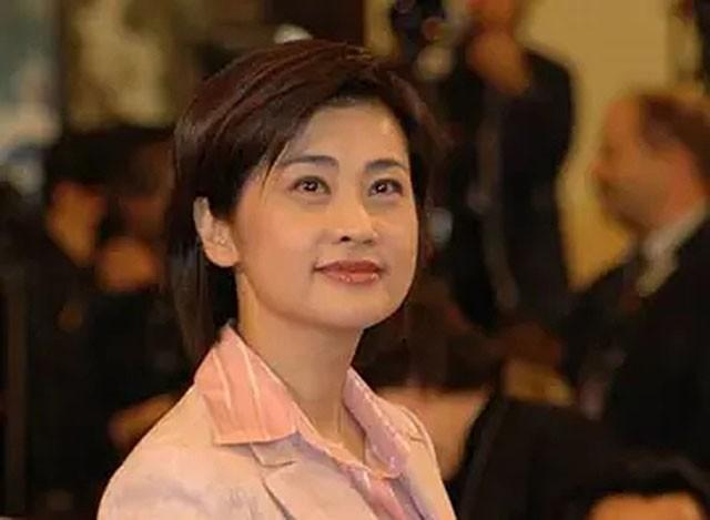 吴小莉：从“港漂”到华人女性杰出代表，缘何嫁大自己25岁老公？