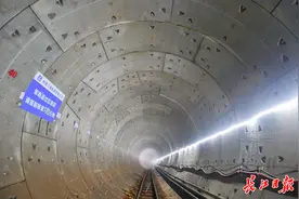 刚刚，武汉地铁19号线全线隧道贯通图片