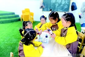 肃北县幼儿园开展“遇见扎染，妙‘布’可言”主题活动图片