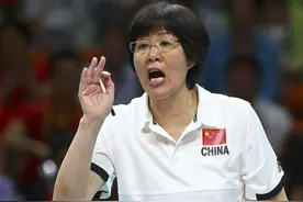 中国女排新任主教练是安家杰？现身女排赛场引热议图片