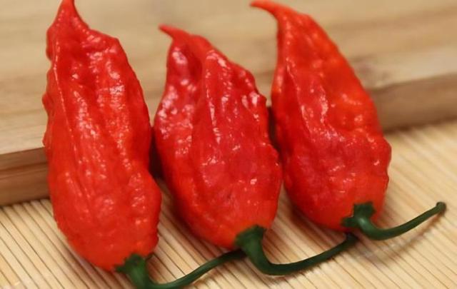 魔鬼辣椒多少辣度,世界上最辣的辣椒 这个外国帅哥当场吃了一颗 - 冷