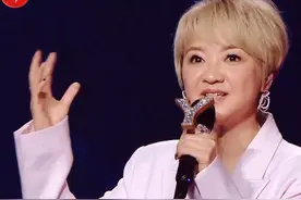 57岁陈慧娴依然等待爱情，却自认难有婚姻，映射出半生跌宕的情史图片