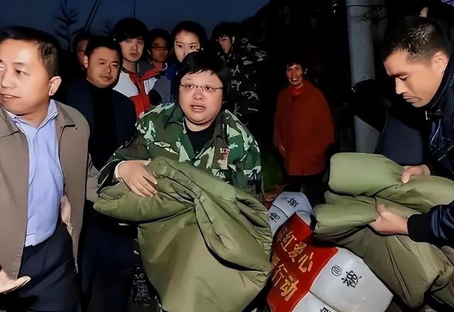 侵吞善款贪污上亿，被实名举报“假慈善”的韩红，首次正面回应
