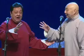 75岁李金斗给非遗大会丢脸了？为何他要穿着红色大褂唱太平歌词？图片