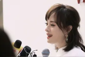 孙俪突然变美，眼睛不凸也不发腮了，下巴的痣引热议 ，被疑整容图片