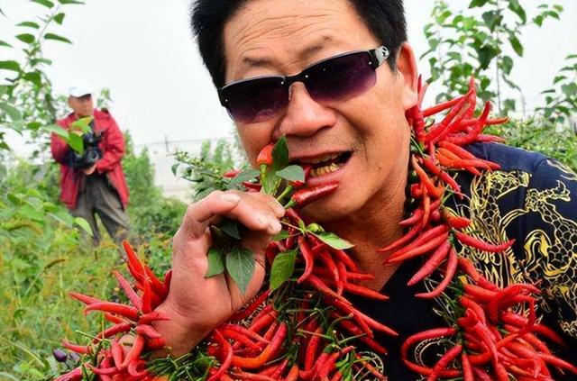 “辣王”李永志：5斤辣椒配白酒，破世界纪录，如今下场令人同情