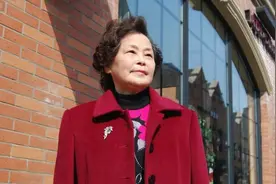 是“织布能手”，也热心社区事务！来看她的奋斗故事图片