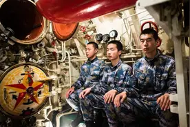 在潜艇里生活有多难？四五十度的高温，做饭都要冒着生命危险图片