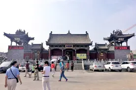 宋朝一高僧，山中苦修十七年，看到几个木匠砍树，顿时开悟图片