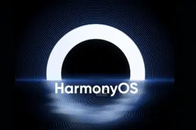 鸿蒙切换英文秒变 Andriod，网友吵翻了图片