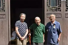 大陆最后的3名军统特务，隐姓埋名64年后，在2013年留下一张合影图片
