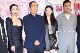 张艺谋真是“中山装爱好者”，出席活动穿藏蓝色中山装，儒雅绅士图片