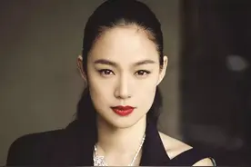 周韵：嫁二婚姜文成后妈，被继女厌婆婆嫌，18年后却成全家团宠图片